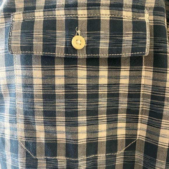 Tommy Bahama button down - Size large - Picture 4 of 5